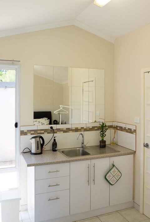 Susan Yong's Studio - Nambucca Heads Accommodation 12