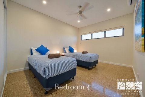 27 Kestrel Place - With Pool And Jetty - Nambucca Heads Accommodation 12