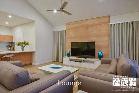 27 Kestrel Place - With Pool And Jetty - Nambucca Heads Accommodation 2