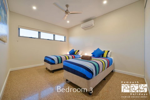 27 Kestrel Place - With Pool And Jetty - Nambucca Heads Accommodation 11