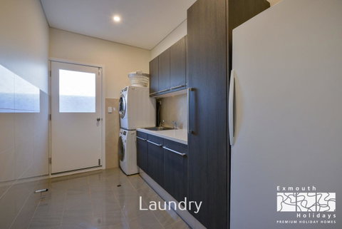 27 Kestrel Place - With Pool And Jetty - Nambucca Heads Accommodation 15