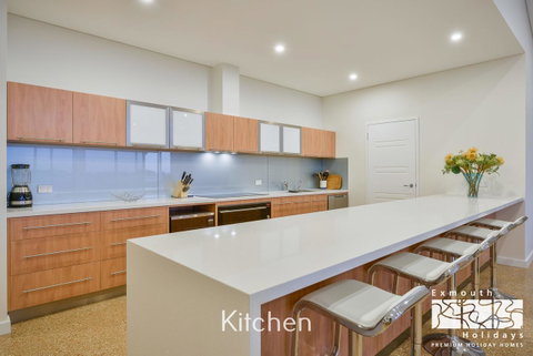 27 Kestrel Place - With Pool And Jetty - Nambucca Heads Accommodation 4