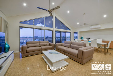 27 Kestrel Place - With Pool And Jetty - Nambucca Heads Accommodation 1