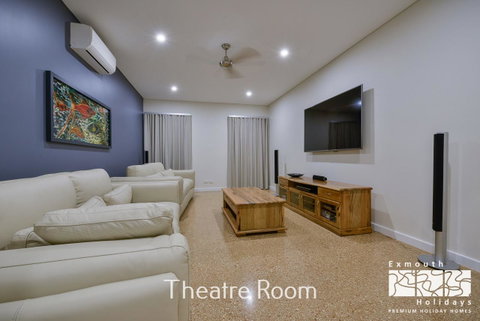 27 Kestrel Place - With Pool And Jetty - Nambucca Heads Accommodation 6
