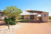 Osprey Holiday Village Unit 104 - Luxury spa bath with a view