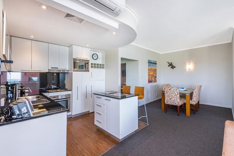A 406 FANTASTIC OCEAN BEACH And MARINA VIEW APT - MANDURAH - Nambucca Heads Accommodation 21