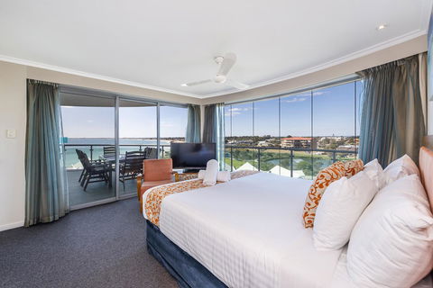 A 406 FANTASTIC OCEAN BEACH And MARINA VIEW APT - MANDURAH - Nambucca Heads Accommodation 13