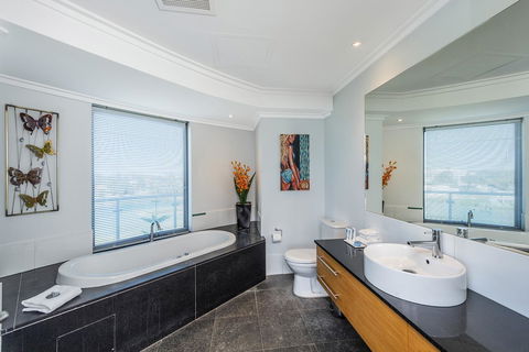A 406 FANTASTIC OCEAN BEACH And MARINA VIEW APT - MANDURAH - Nambucca Heads Accommodation 14