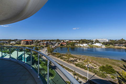 A 406 FANTASTIC OCEAN BEACH And MARINA VIEW APT - MANDURAH - Nambucca Heads Accommodation 11
