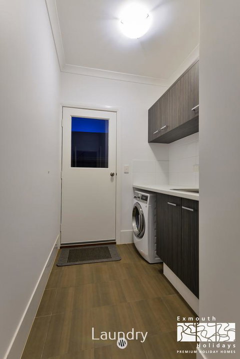 8 Kestrel Place - PRIVATE JETTY & POOL - Nambucca Heads Accommodation 14