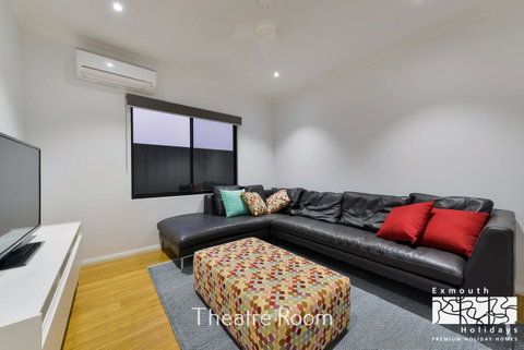 8 Kestrel Place - PRIVATE JETTY & POOL - Nambucca Heads Accommodation 6