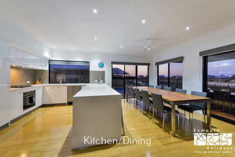 8 Kestrel Place - PRIVATE JETTY & POOL - Nambucca Heads Accommodation 3