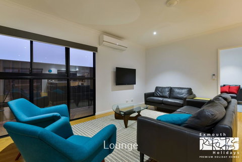 8 Kestrel Place - PRIVATE JETTY & POOL - Nambucca Heads Accommodation 2