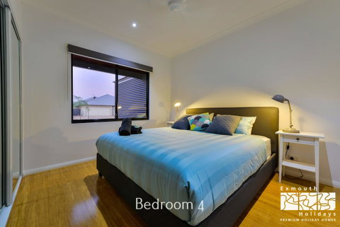 8 Kestrel Place - PRIVATE JETTY & POOL - Nambucca Heads Accommodation 12