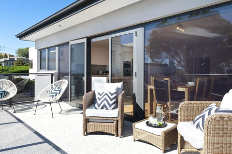 Sandy Bay Waterfront Home - Nambucca Heads Accommodation 5