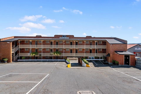 Coach House Launceston - Nambucca Heads Accommodation 1