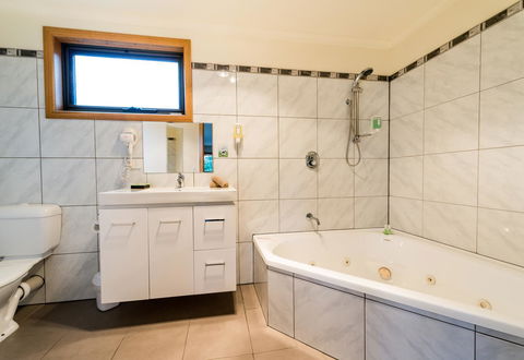 Driftwood Strahan Villas - Nambucca Heads Accommodation 0