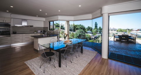Russell House - Nambucca Heads Accommodation 0