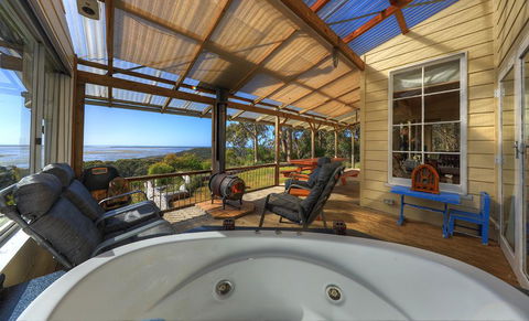 Island View Spa Cottage - Nambucca Heads Accommodation 5