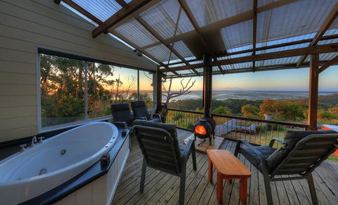Island View Spa Cottage - Nambucca Heads Accommodation 1