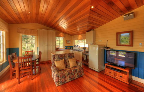 Island View Spa Cottage - Nambucca Heads Accommodation 7
