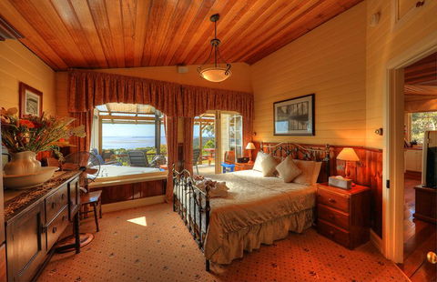 Island View Spa Cottage - Nambucca Heads Accommodation 2