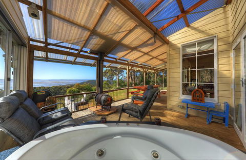 Island View Spa Cottage - Nambucca Heads Accommodation 8