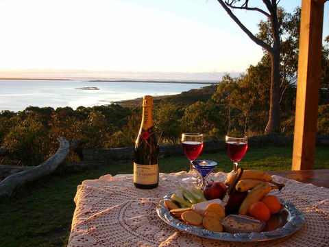 Island View Spa Cottage - Nambucca Heads Accommodation 0