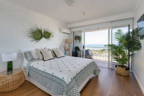 NEW Beautiful 2 Bed Ocean Views In Broadbeach - Nambucca Heads Accommodation 0