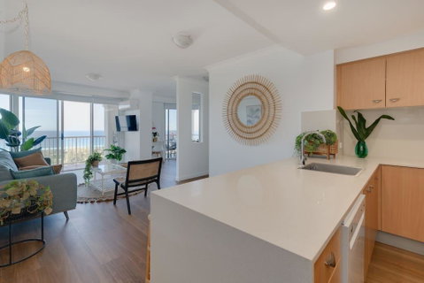 NEW Beautiful 2 Bed Ocean Views In Broadbeach - Nambucca Heads Accommodation 2