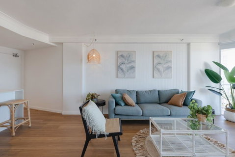 NEW Beautiful 2 Bed Ocean Views In Broadbeach - Nambucca Heads Accommodation 1