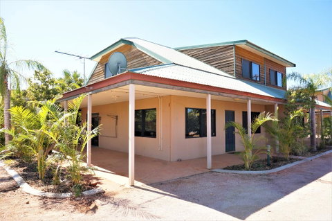 Ningaloo Breeze Villa 10 - 3 Bedroom Fully Self-Contained Disabled-Friendly Accommodation - Nambucca Heads Accommodation 0