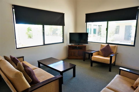 Ningaloo Breeze Villa 3 - 3 Bedroom Fully Self-Contained Holiday Accommodation - Nambucca Heads Accommodation 2
