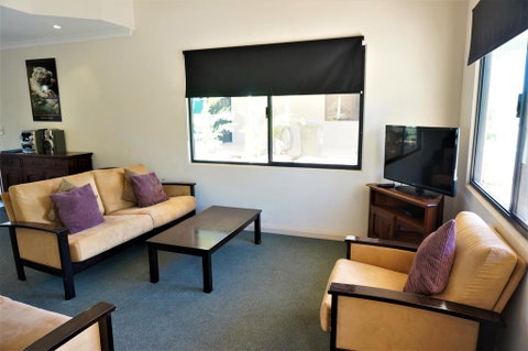 Ningaloo Breeze Villa 3 - 3 Bedroom Fully Self-Contained Holiday Accommodation - Nambucca Heads Accommodation 3