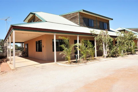 Ningaloo Breeze Villa 4 - 3 Bedroom Fully Self-Contained Holiday Accommodation - Nambucca Heads Accommodation 0