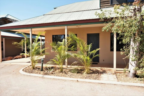 Ningaloo Breeze Villa 4 - 3 Bedroom Fully Self-Contained Holiday Accommodation - Nambucca Heads Accommodation 1
