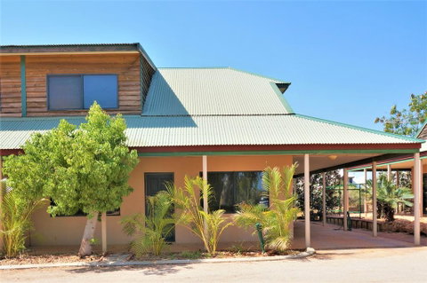 Ningaloo Breeze Villa 5 - 3 Bedroom Fully Self-Contained Holiday Accommodation - Nambucca Heads Accommodation 0