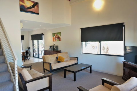 Ningaloo Breeze Villa 5 - 3 Bedroom Fully Self-Contained Holiday Accommodation - Nambucca Heads Accommodation 2