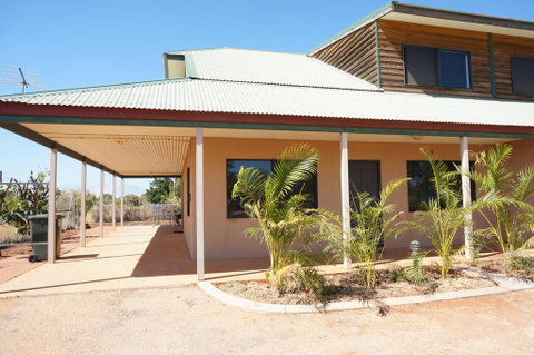 Ningaloo Breeze Villa 6 - 3 Bedroom Fully Self-Contained Holiday Accommodation - Nambucca Heads Accommodation 0