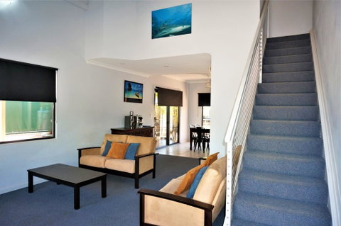 Ningaloo Breeze Villa 8 - 3 Bedroom Fully Self-Contained Holiday Accommodation - Nambucca Heads Accommodation 2
