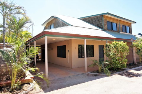 Ningaloo Breeze Villa 8 - 3 Bedroom Fully Self-Contained Holiday Accommodation - Nambucca Heads Accommodation 0