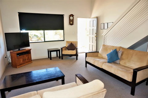 Ningaloo Breeze Villa 9 - 3 Bedroom Fully Self-Contained Holiday Accommodation - Nambucca Heads Accommodation 2