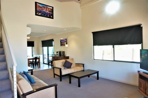 Ningaloo Breeze Villa 9 - 3 Bedroom Fully Self-Contained Holiday Accommodation - Nambucca Heads Accommodation 1