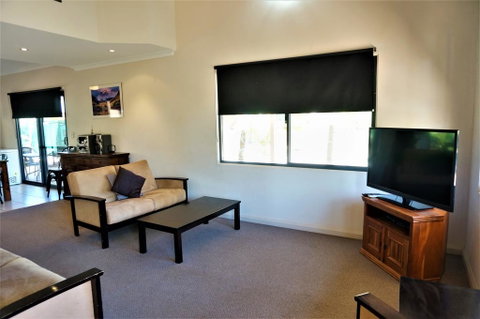 Ningaloo Breeze Villa 9 - 3 Bedroom Fully Self-Contained Holiday Accommodation - Nambucca Heads Accommodation 3