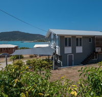 Norm's Beach House - Airlie Beach - Nambucca Heads Accommodation