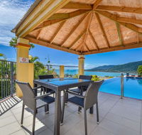 Ocean Views Galore - Airlie Beach - Nambucca Heads Accommodation