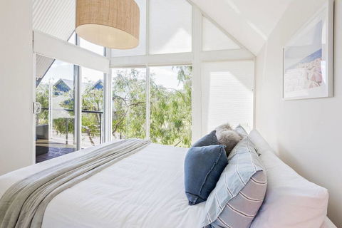 ON THE BEACH - Villa Over The Road From The Beach - Nambucca Heads Accommodation 0