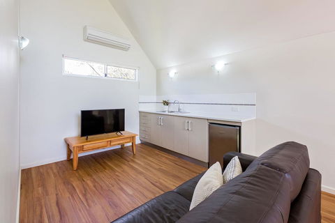 ON THE BEACH - Villa Over The Road From The Beach - Nambucca Heads Accommodation 2