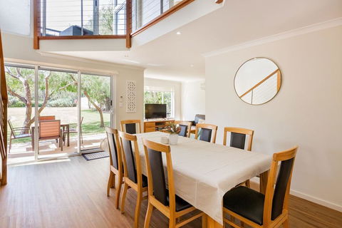 ON THE BEACH - Villa Over The Road From The Beach - Nambucca Heads Accommodation 1