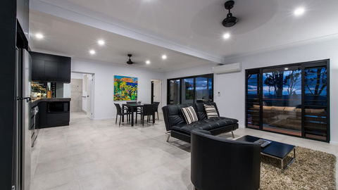 Onestep Airlie Retreat - Nambucca Heads Accommodation 3